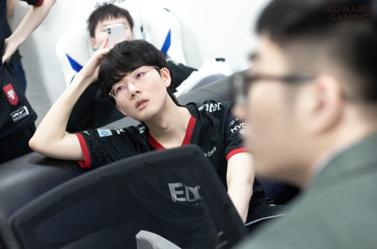 网易新游头号追击结合多种玩法引发热潮